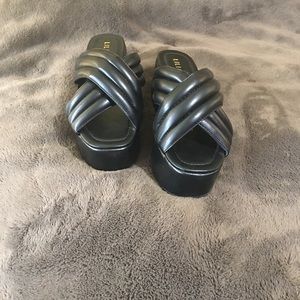Qross Black Sandals